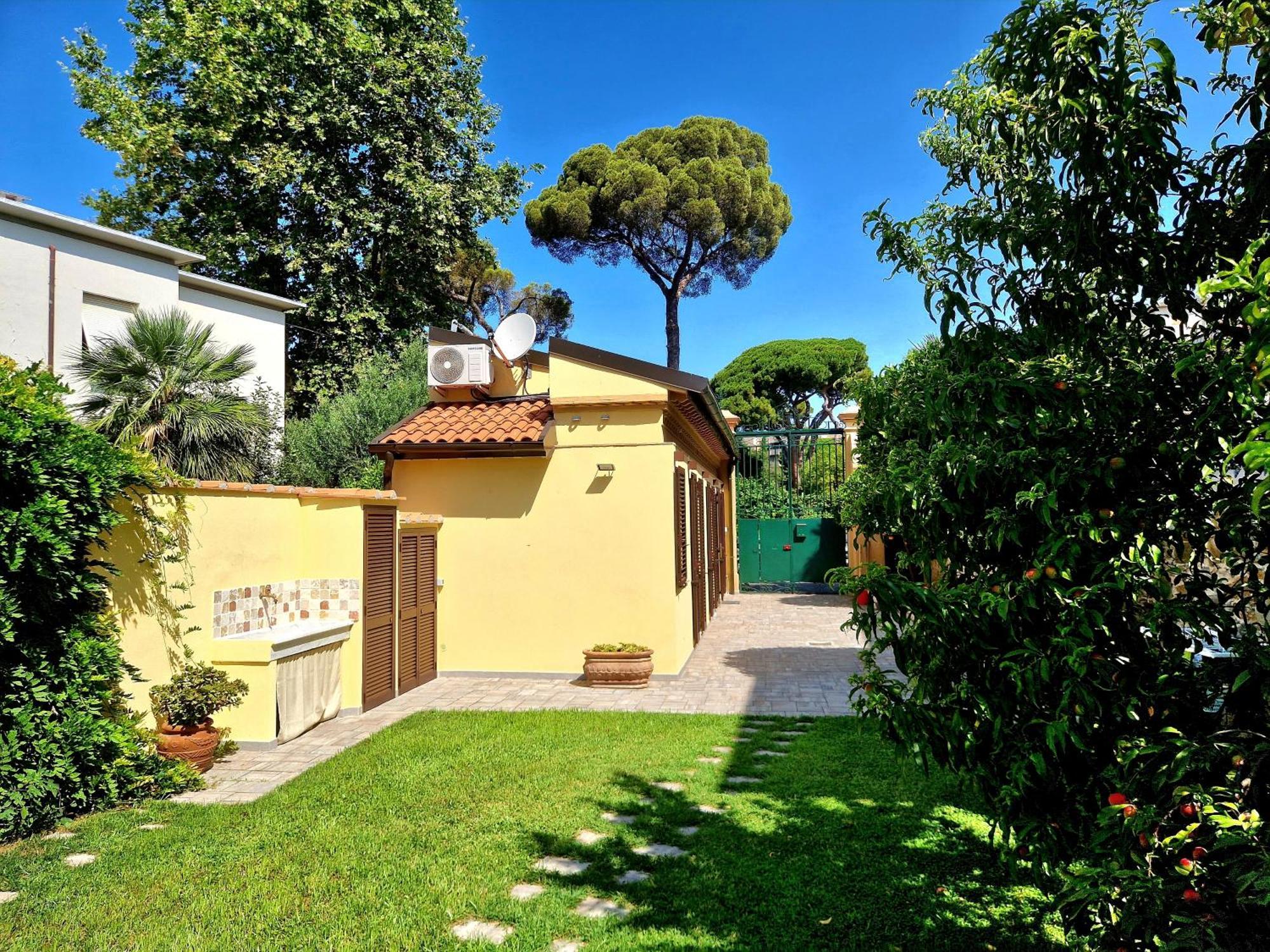 Serra Di Mare Casa Con Giardino Ливорно Экстерьер фото